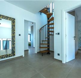 4 bedroom villa with infinity pool and sea views in Crikvencia, Rijeka, sleeps 8